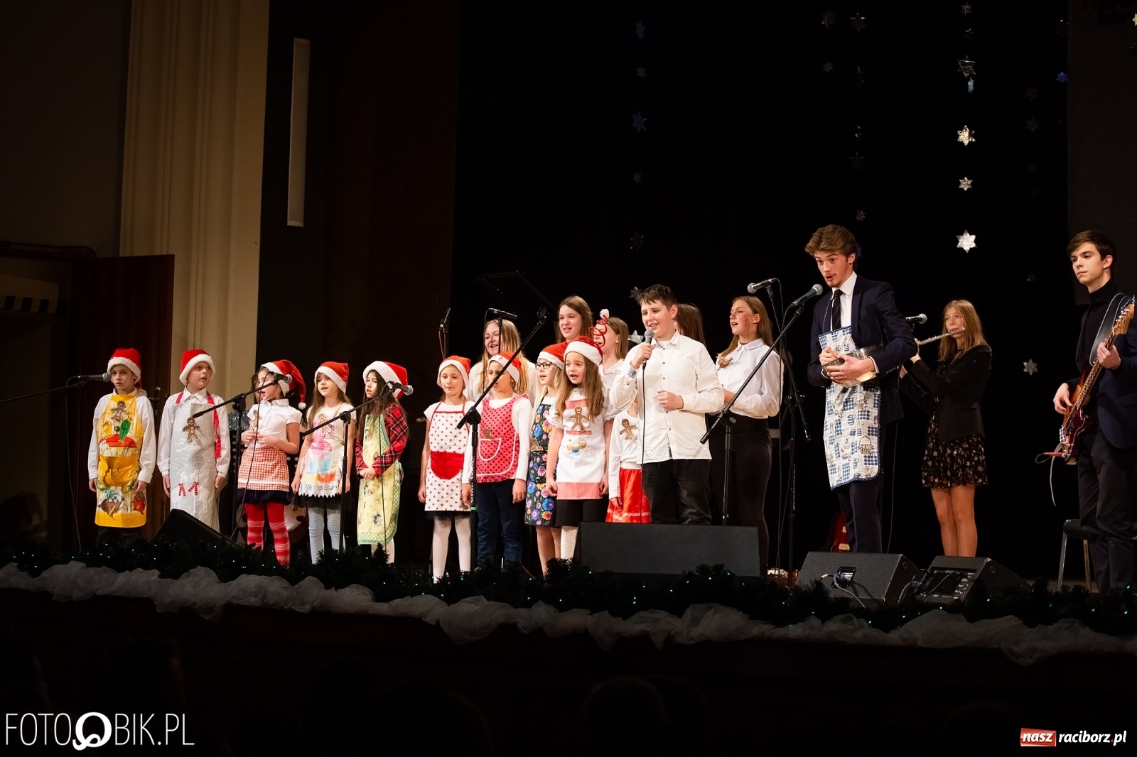 Zdjęcie w galerii na portalu naszraciborz.pl: Koncert zimowy w wykonaniu uczniów I LO i SP 4 w RCK [FOTO i WIDEO] wiadomości z regionu