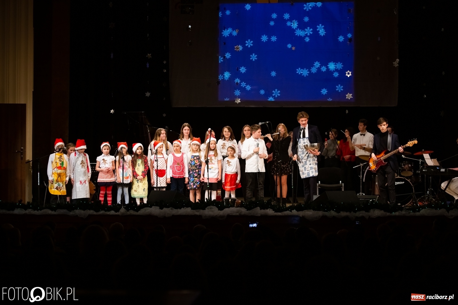 Zdjęcie w galerii na portalu naszraciborz.pl: Koncert zimowy w wykonaniu uczniów I LO i SP 4 w RCK [FOTO i WIDEO] wiadomości z regionu