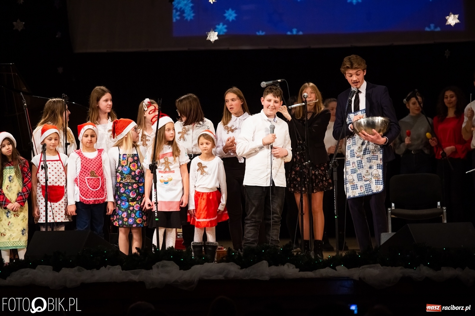 Zdjęcie w galerii na portalu naszraciborz.pl: Koncert zimowy w wykonaniu uczniów I LO i SP 4 w RCK [FOTO i WIDEO] wiadomości z regionu