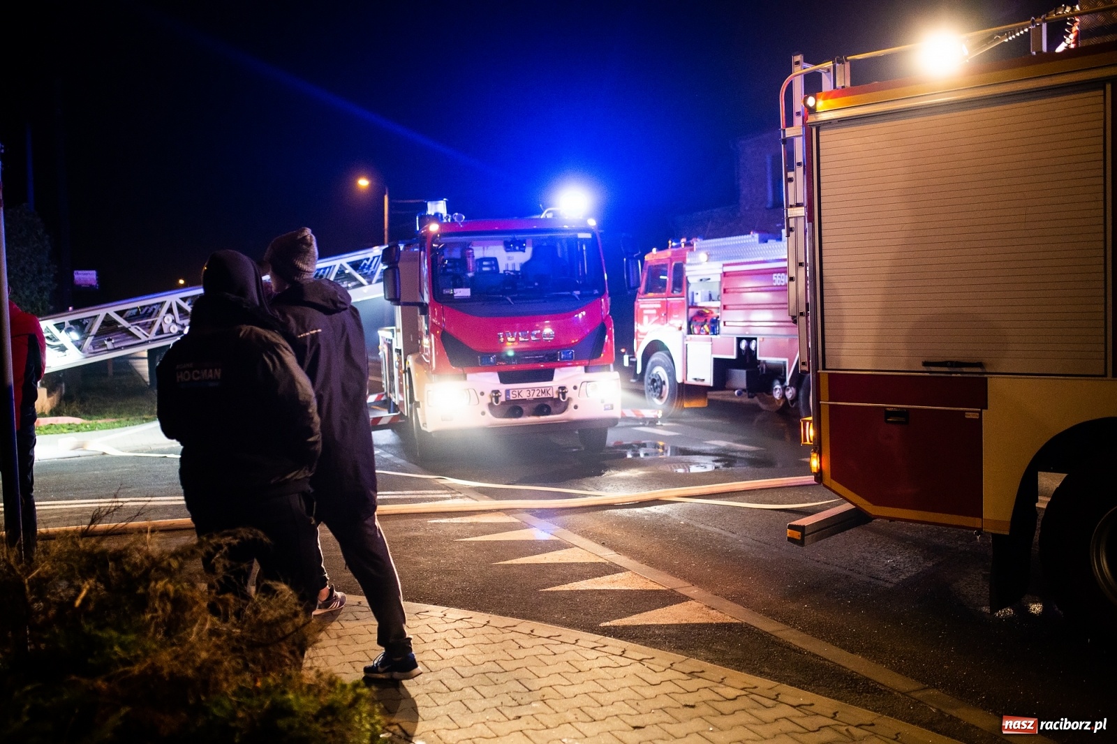Zdjęcie w galerii na portalu naszraciborz.pl: Gorąca noc strażaków. Pożar na Hulczyńskiej, alarm w Złotej Jesieni [FOTO]  wiadomości z regionu