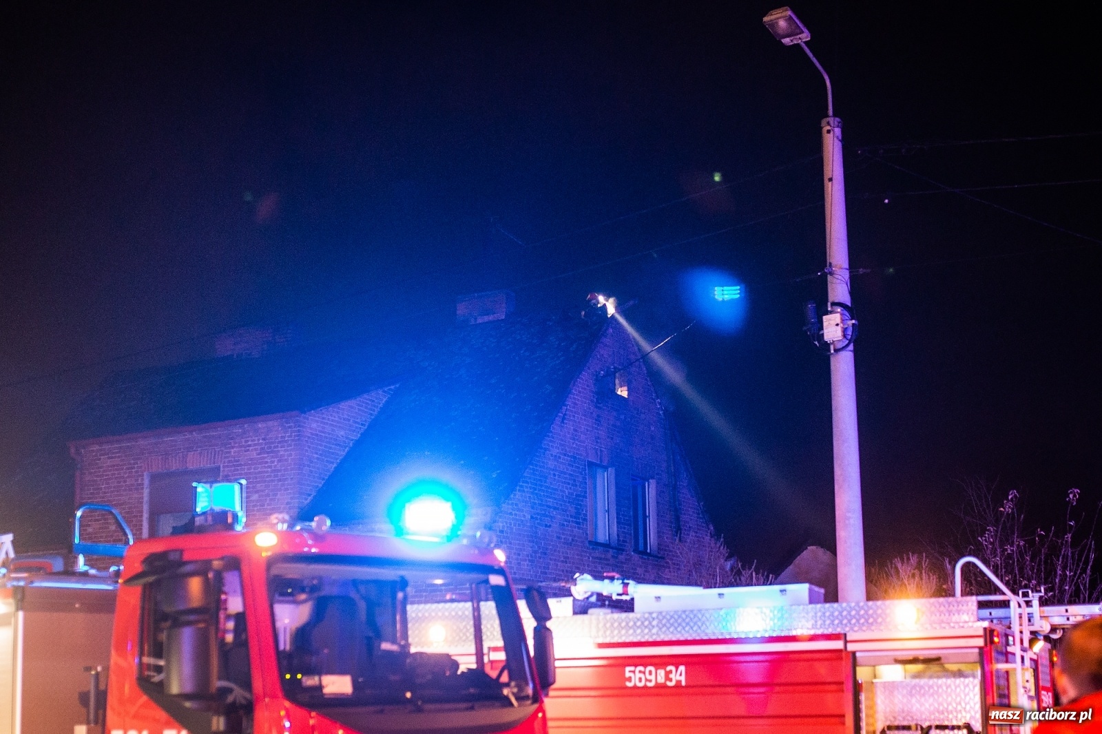 Zdjęcie w galerii na portalu naszraciborz.pl: Gorąca noc strażaków. Pożar na Hulczyńskiej, alarm w Złotej Jesieni [FOTO]  wiadomości z regionu