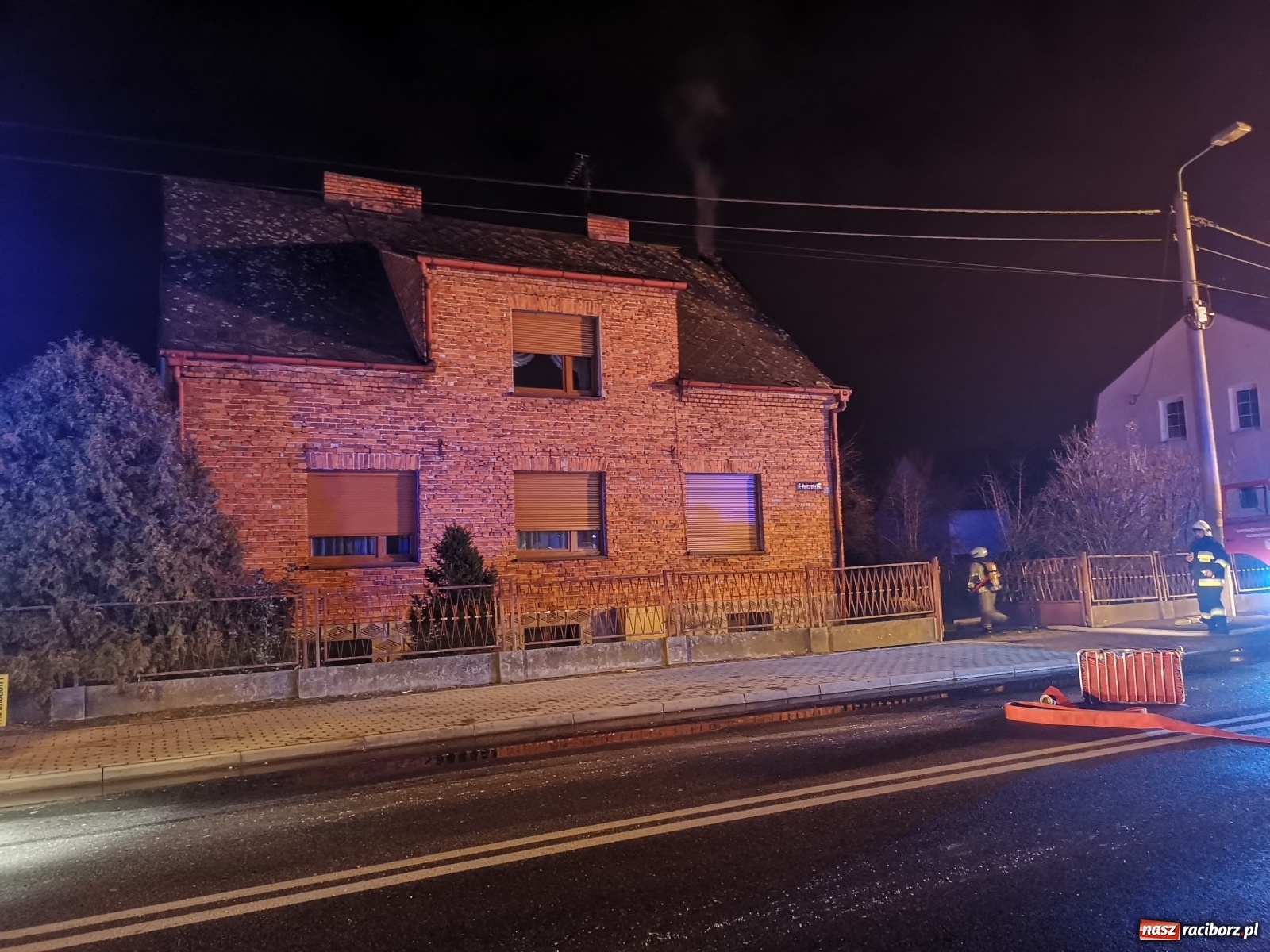 Zdjęcie w galerii na portalu naszraciborz.pl: Gorąca noc strażaków. Pożar na Hulczyńskiej, alarm w Złotej Jesieni [FOTO]  wiadomości z regionu