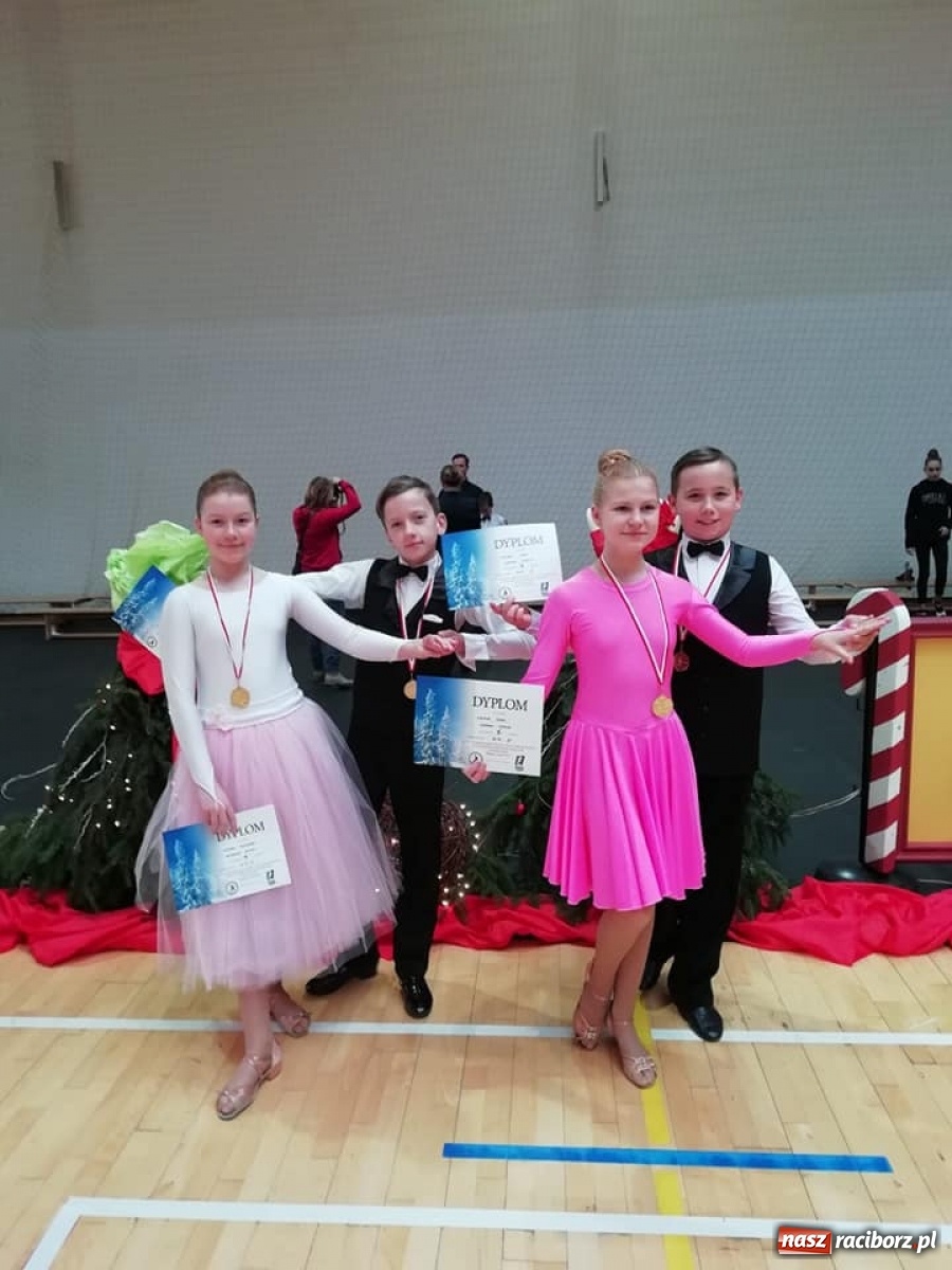 Zdjęcie w galerii na portalu naszraciborz.pl: Tancerze KTT Rewia z brązowymi medalami wiadomości z regionu
