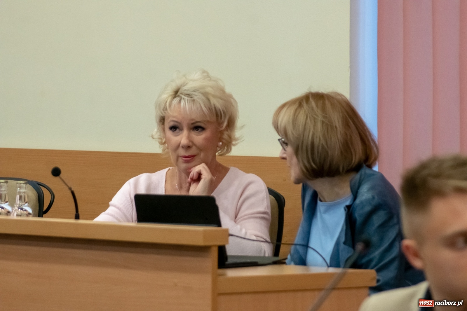 Zdjęcie w galerii na portalu naszraciborz.pl: Wodne zdroje pod zamkiem, STOP banerom i wspomaganie  wiadomości z regionu