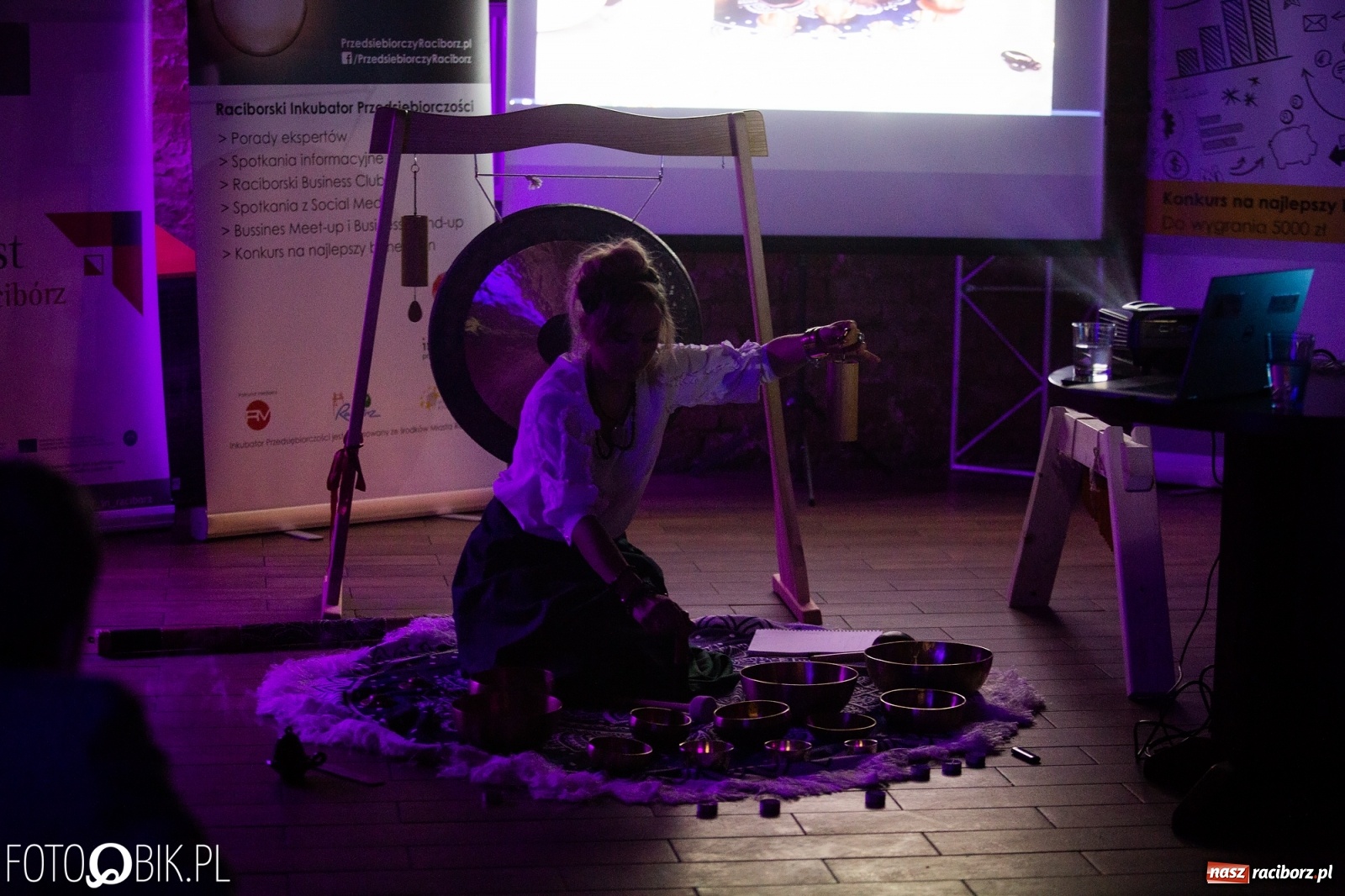 Zdjęcie w galerii na portalu naszraciborz.pl: Malowane buty, orientalne stroje i prywatny kucharz. Najlepsze biznes plany 2019 wiadomości z regionu