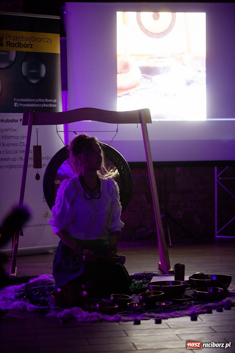 Zdjęcie w galerii na portalu naszraciborz.pl: Malowane buty, orientalne stroje i prywatny kucharz. Najlepsze biznes plany 2019 wiadomości z regionu