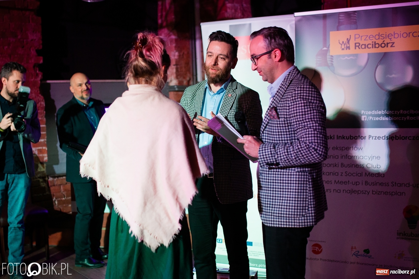 Zdjęcie w galerii na portalu naszraciborz.pl: Malowane buty, orientalne stroje i prywatny kucharz. Najlepsze biznes plany 2019 wiadomości z regionu