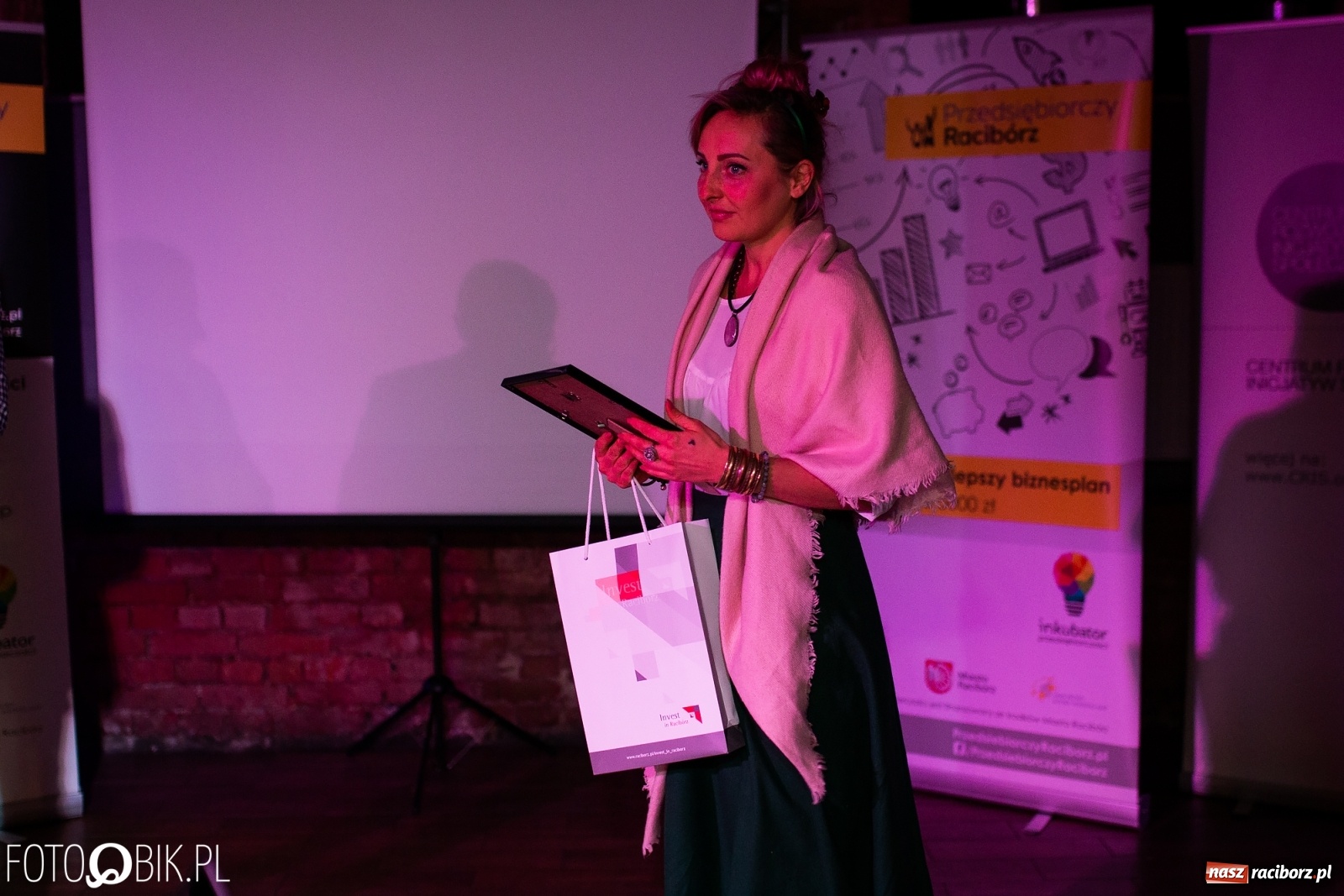 Zdjęcie w galerii na portalu naszraciborz.pl: Malowane buty, orientalne stroje i prywatny kucharz. Najlepsze biznes plany 2019 wiadomości z regionu