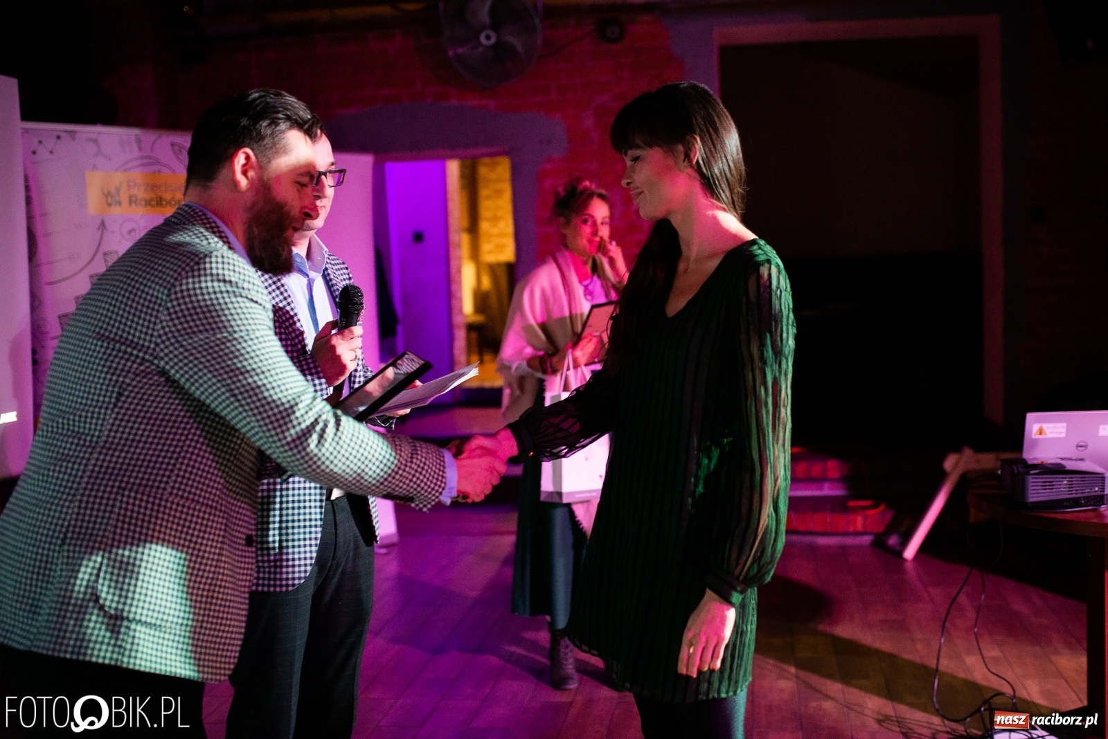 Zdjęcie w galerii na portalu naszraciborz.pl: Malowane buty, orientalne stroje i prywatny kucharz. Najlepsze biznes plany 2019 wiadomości z regionu