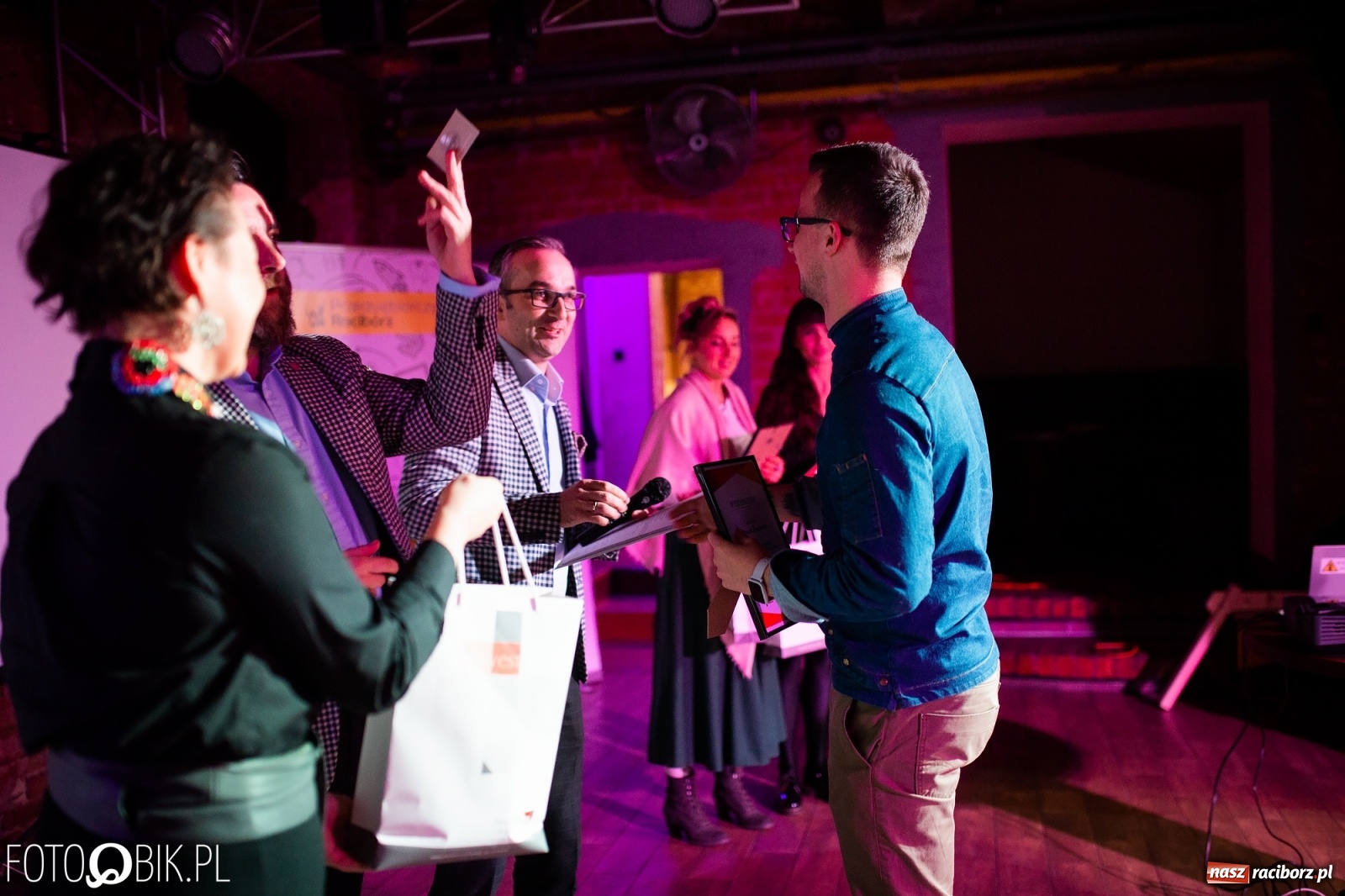 Zdjęcie w galerii na portalu naszraciborz.pl: Malowane buty, orientalne stroje i prywatny kucharz. Najlepsze biznes plany 2019 wiadomości z regionu