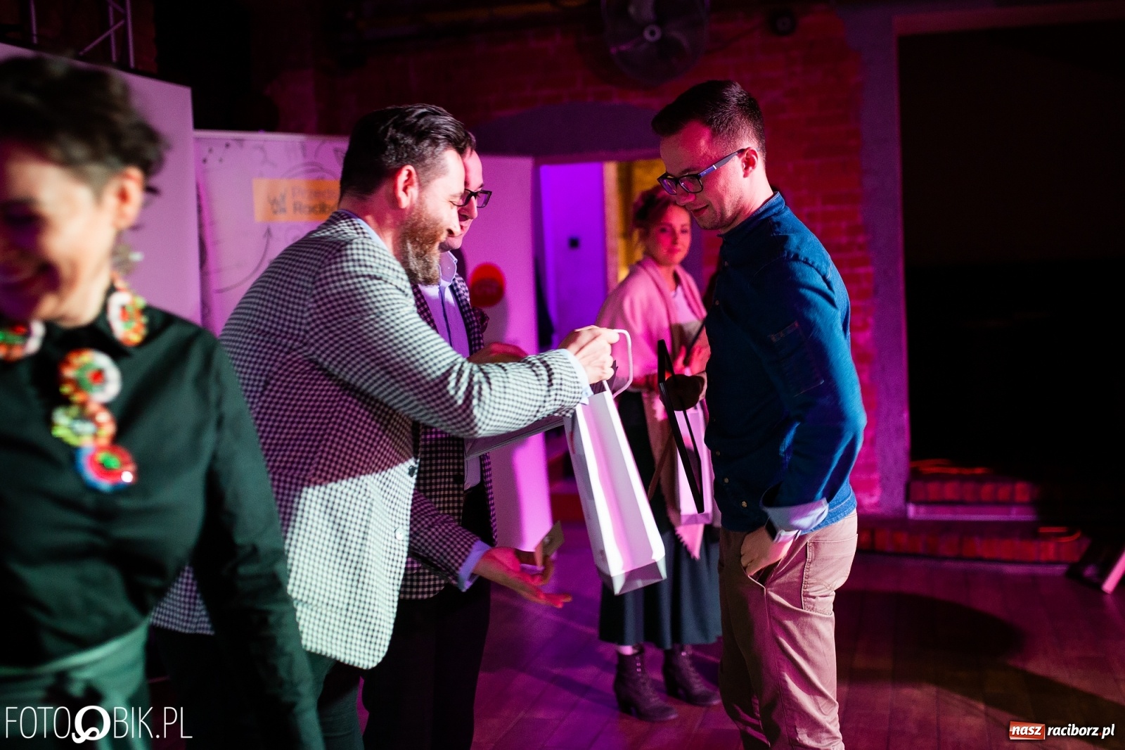 Zdjęcie w galerii na portalu naszraciborz.pl: Malowane buty, orientalne stroje i prywatny kucharz. Najlepsze biznes plany 2019 wiadomości z regionu