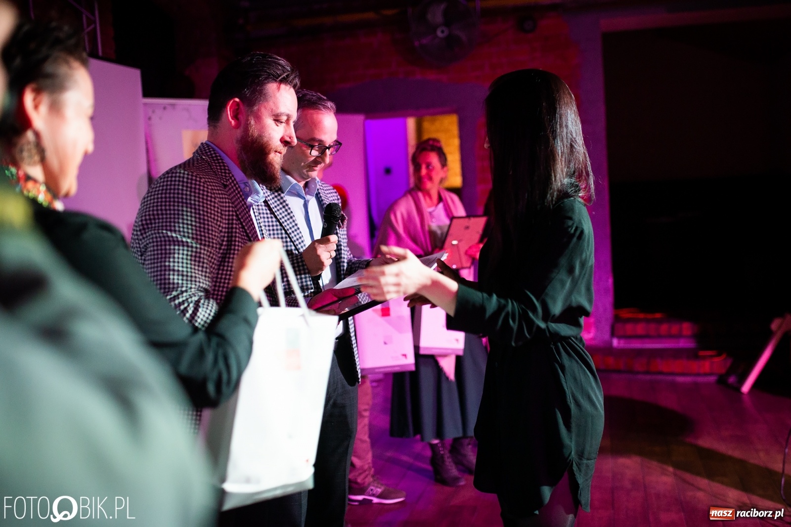 Zdjęcie w galerii na portalu naszraciborz.pl: Malowane buty, orientalne stroje i prywatny kucharz. Najlepsze biznes plany 2019 wiadomości z regionu