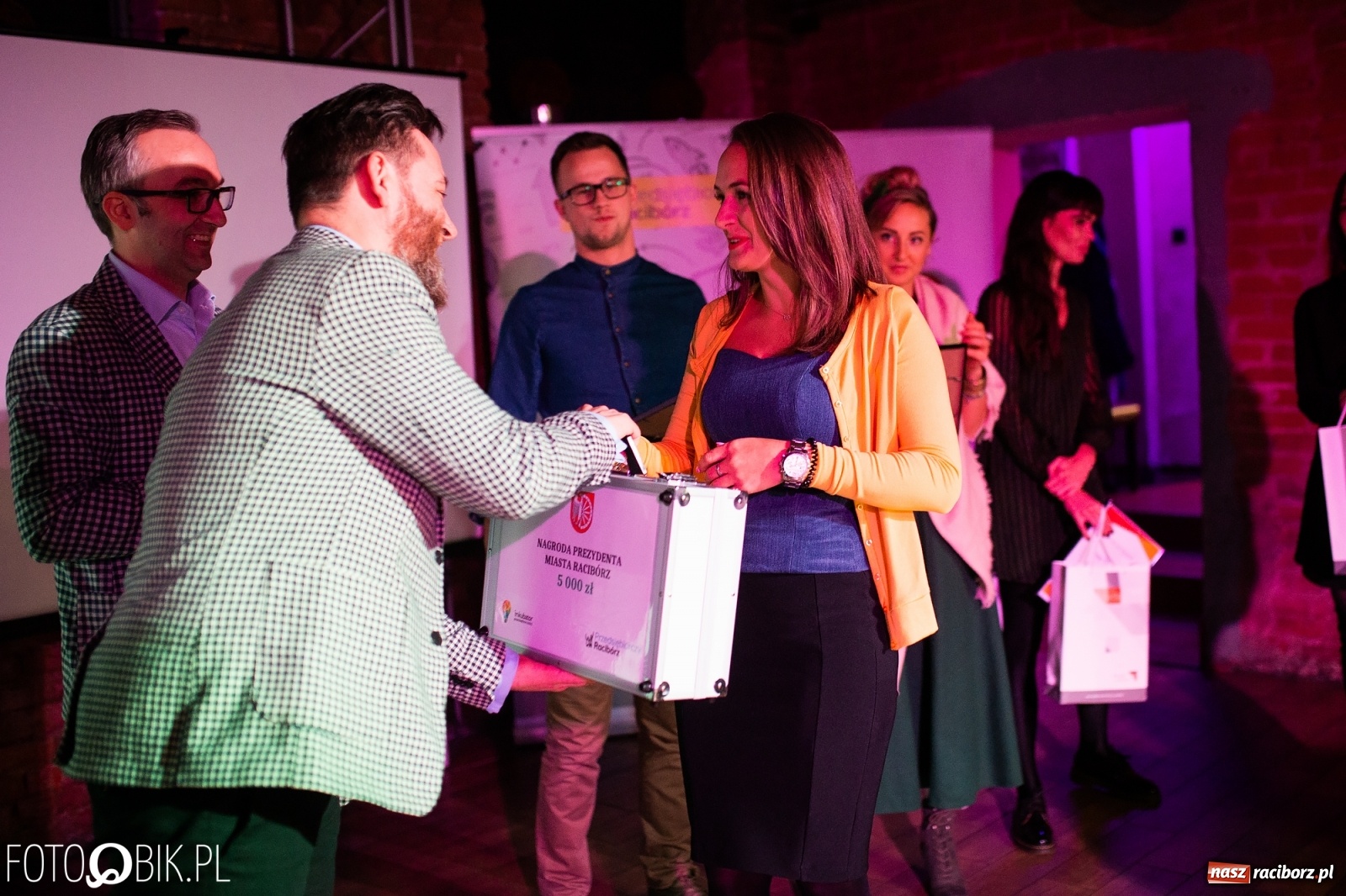 Zdjęcie w galerii na portalu naszraciborz.pl: Malowane buty, orientalne stroje i prywatny kucharz. Najlepsze biznes plany 2019 wiadomości z regionu