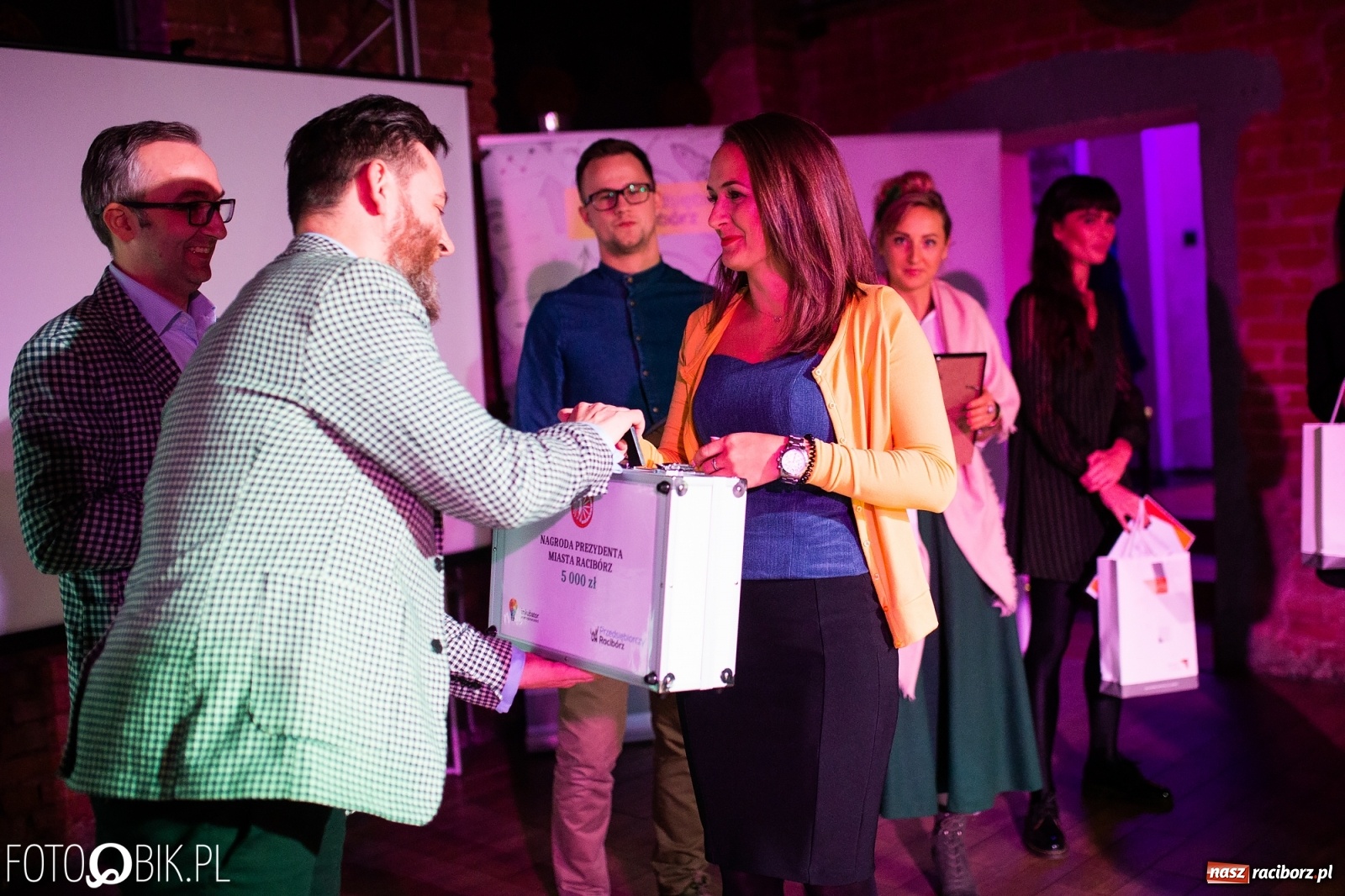 Zdjęcie w galerii na portalu naszraciborz.pl: Malowane buty, orientalne stroje i prywatny kucharz. Najlepsze biznes plany 2019 wiadomości z regionu