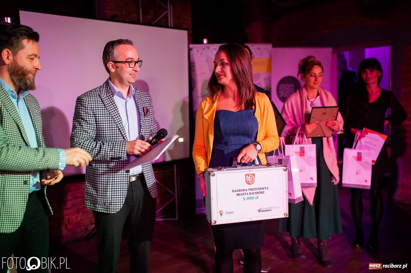 Zdjęcie w galerii na portalu naszraciborz.pl: Malowane buty, orientalne stroje i prywatny kucharz. Najlepsze biznes plany 2019 wiadomości z regionu