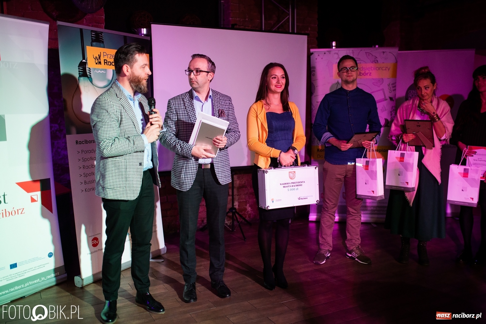 Zdjęcie w galerii na portalu naszraciborz.pl: Malowane buty, orientalne stroje i prywatny kucharz. Najlepsze biznes plany 2019 wiadomości z regionu