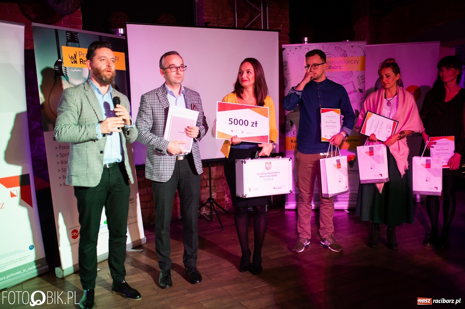 Zdjęcie w galerii na portalu naszraciborz.pl: Malowane buty, orientalne stroje i prywatny kucharz. Najlepsze biznes plany 2019 wiadomości z regionu