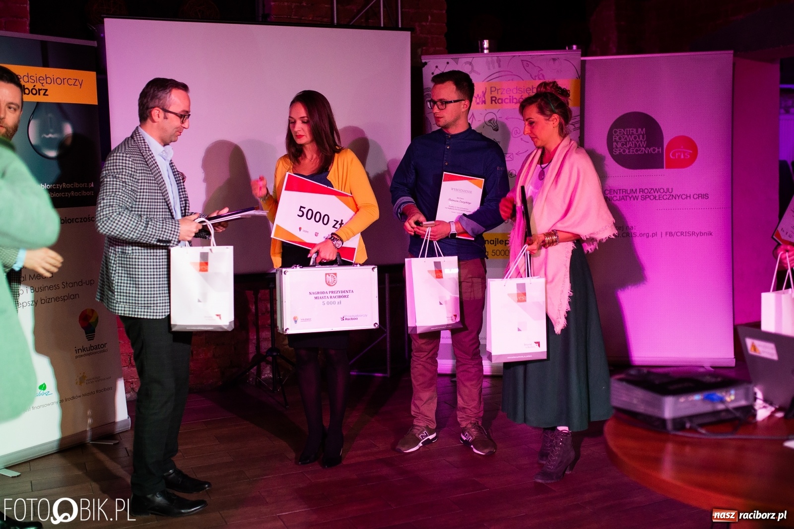 Zdjęcie w galerii na portalu naszraciborz.pl: Malowane buty, orientalne stroje i prywatny kucharz. Najlepsze biznes plany 2019 wiadomości z regionu