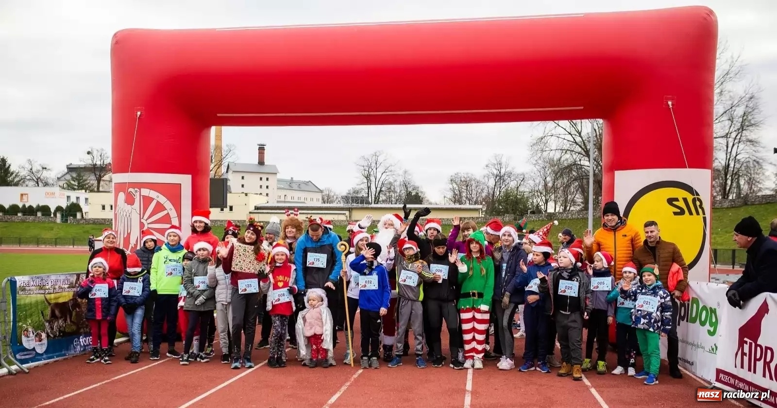 Zdjęcie w galerii na portalu naszraciborz.pl: Uczniowie SP 15 na Biegu Mikołajkowym wiadomości z regionu