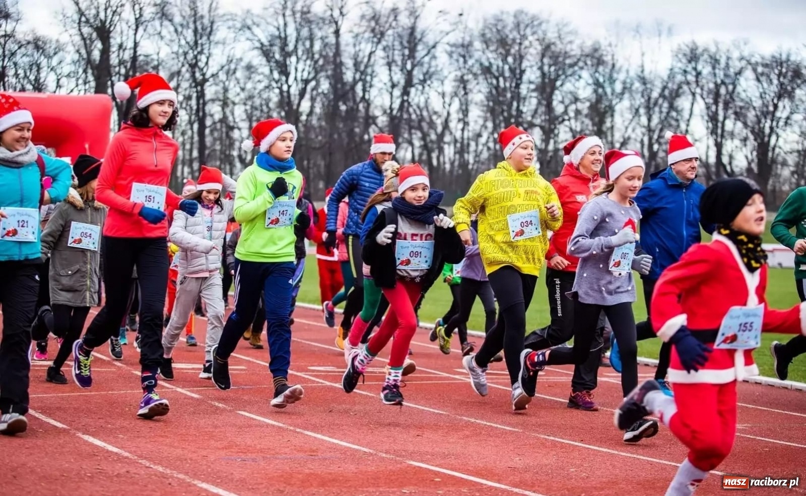 Zdjęcie w galerii na portalu naszraciborz.pl: Uczniowie SP 15 na Biegu Mikołajkowym wiadomości z regionu