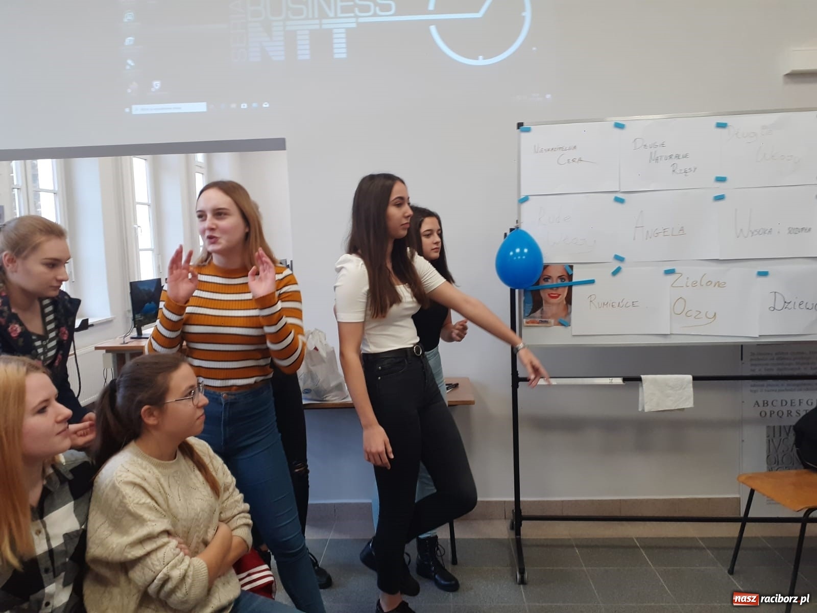 Zdjęcie w galerii na portalu naszraciborz.pl: Warsztaty grafiki komputerowej i doradztwa zawodowego w raciborskim Ekonomiku wiadomości z regionu