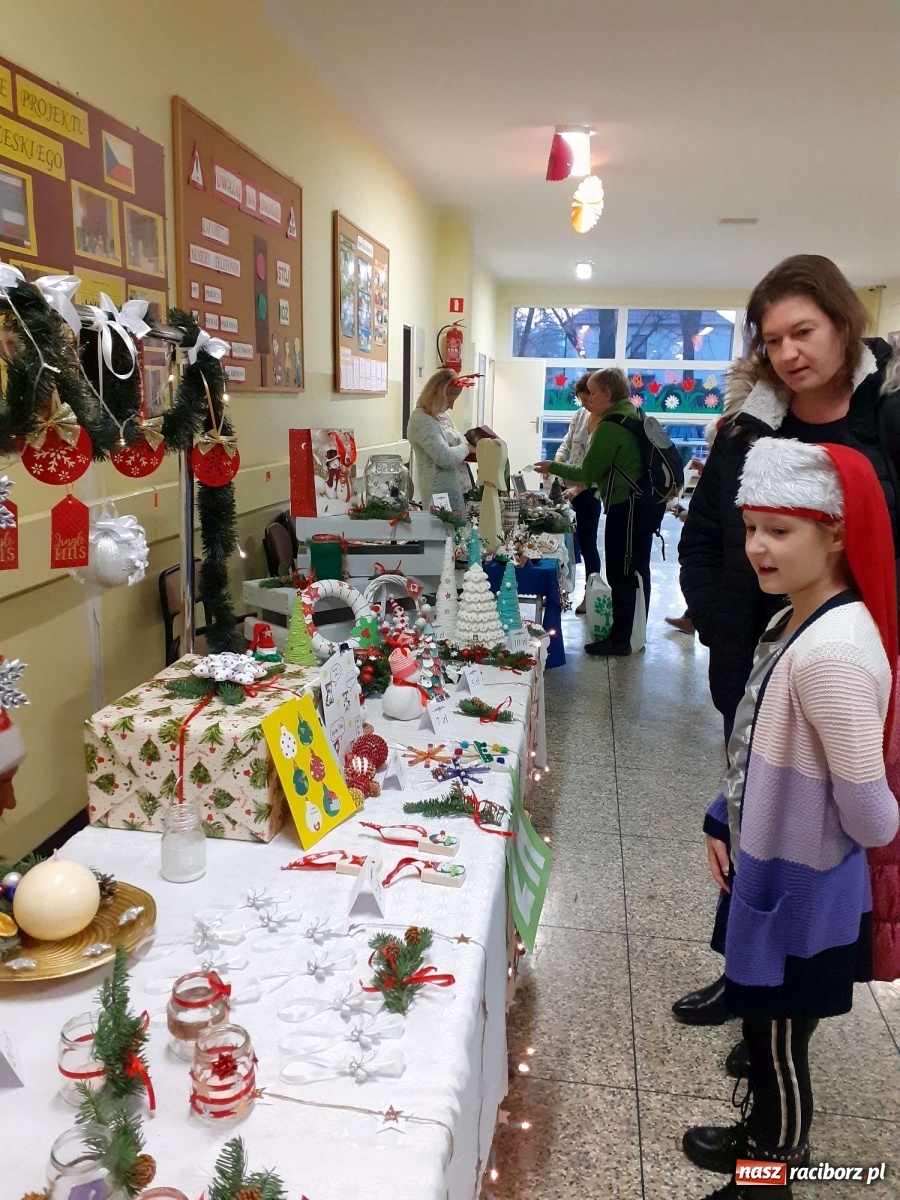 Zdjęcie w galerii na portalu naszraciborz.pl: Kiermasz świąteczny w SP 15 za nami wiadomości z regionu