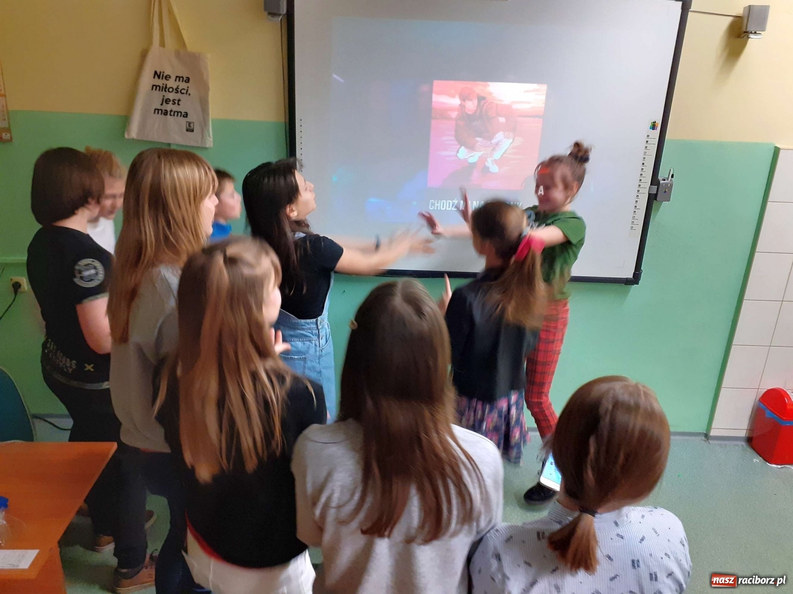 Zdjęcie w galerii na portalu naszraciborz.pl: Kiermasz świąteczny w SP 15 za nami wiadomości z regionu