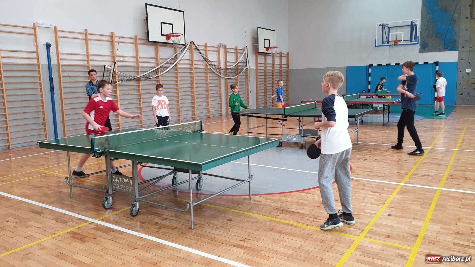 Zdjęcie w galerii na portalu naszraciborz.pl: Tenisowa rywalizacja w raciborskim MOS wiadomości z regionu