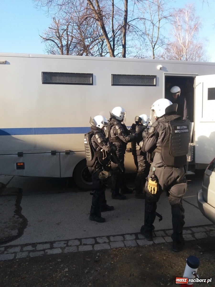 Zdjęcie w galerii na portalu naszraciborz.pl: Podczas konwojowania doszło do ucieczki więźniów z ZK Racibórz [FOTO]  wiadomości z regionu