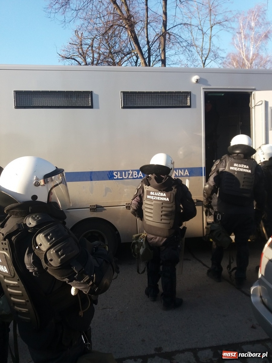 Zdjęcie w galerii na portalu naszraciborz.pl: Podczas konwojowania doszło do ucieczki więźniów z ZK Racibórz [FOTO]  wiadomości z regionu