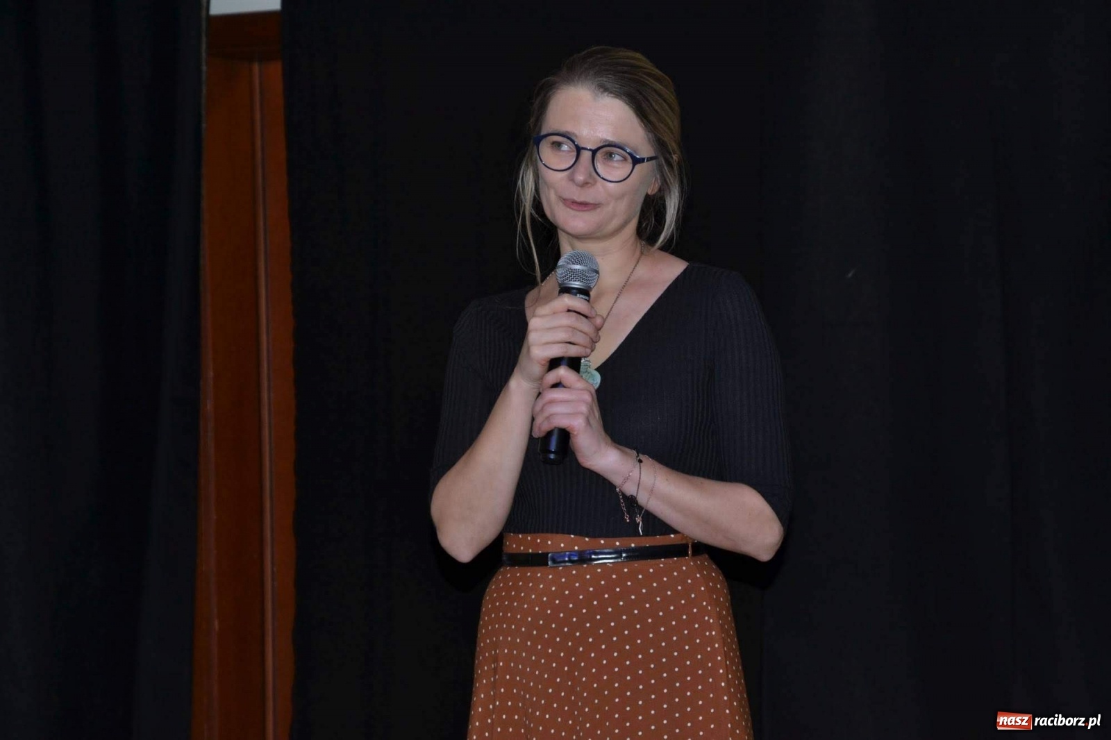 Zdjęcie w galerii na portalu naszraciborz.pl: Niebo do wynajęcia. Niezwykły koncert Roberta Kasprzyckiego na zamku wiadomości z regionu