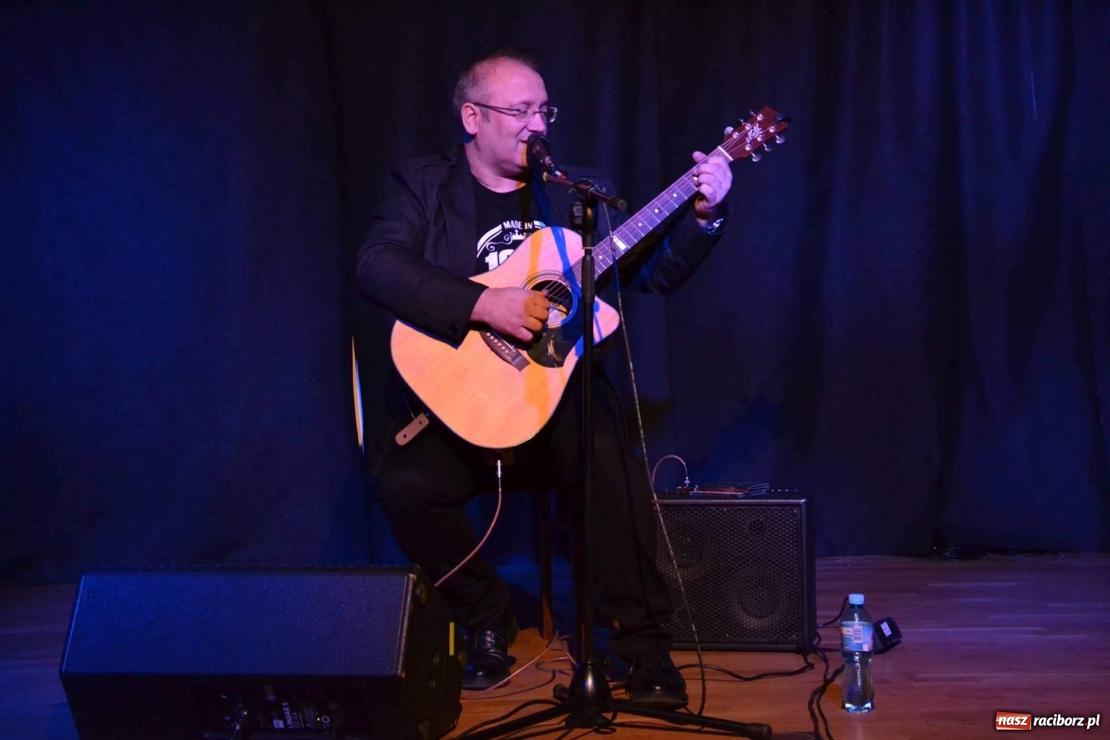 Zdjęcie w galerii na portalu naszraciborz.pl: Niebo do wynajęcia. Niezwykły koncert Roberta Kasprzyckiego na zamku wiadomości z regionu