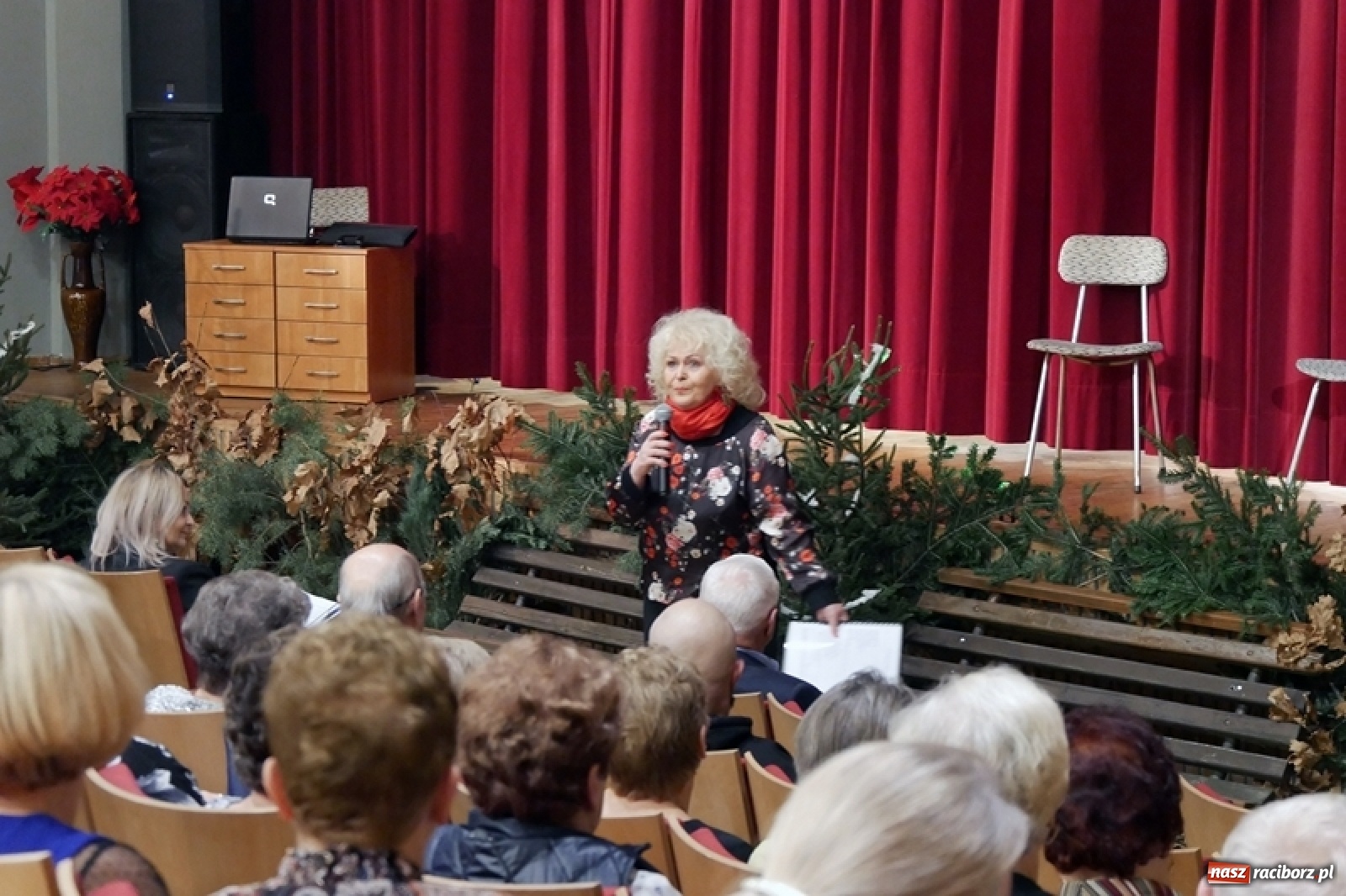 Zdjęcie w galerii na portalu naszraciborz.pl: W drodze na Wigilię. Teatr Senioralne Forte na święta wiadomości z regionu