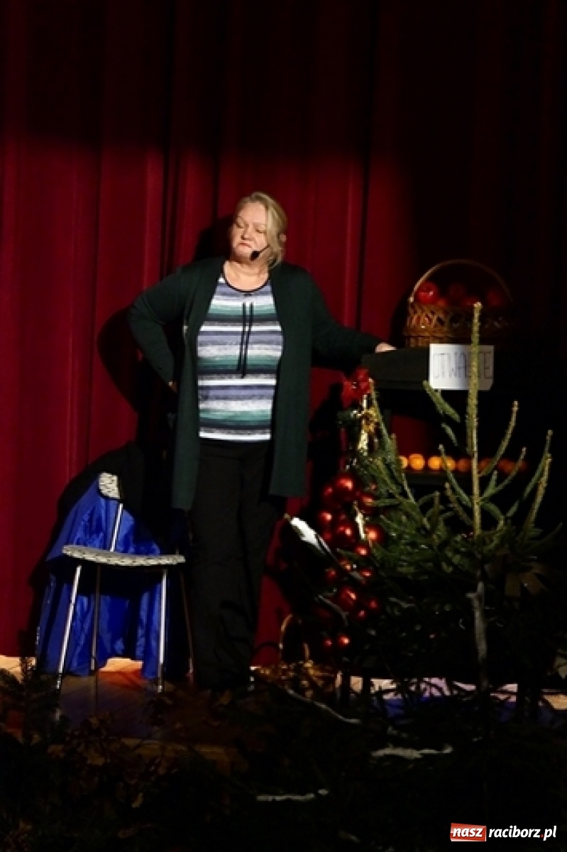 Zdjęcie w galerii na portalu naszraciborz.pl: W drodze na Wigilię. Teatr Senioralne Forte na święta wiadomości z regionu
