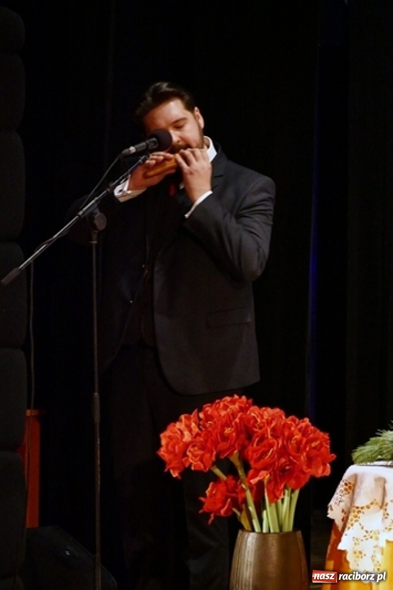 Zdjęcie w galerii na portalu naszraciborz.pl: W drodze na Wigilię. Teatr Senioralne Forte na święta wiadomości z regionu