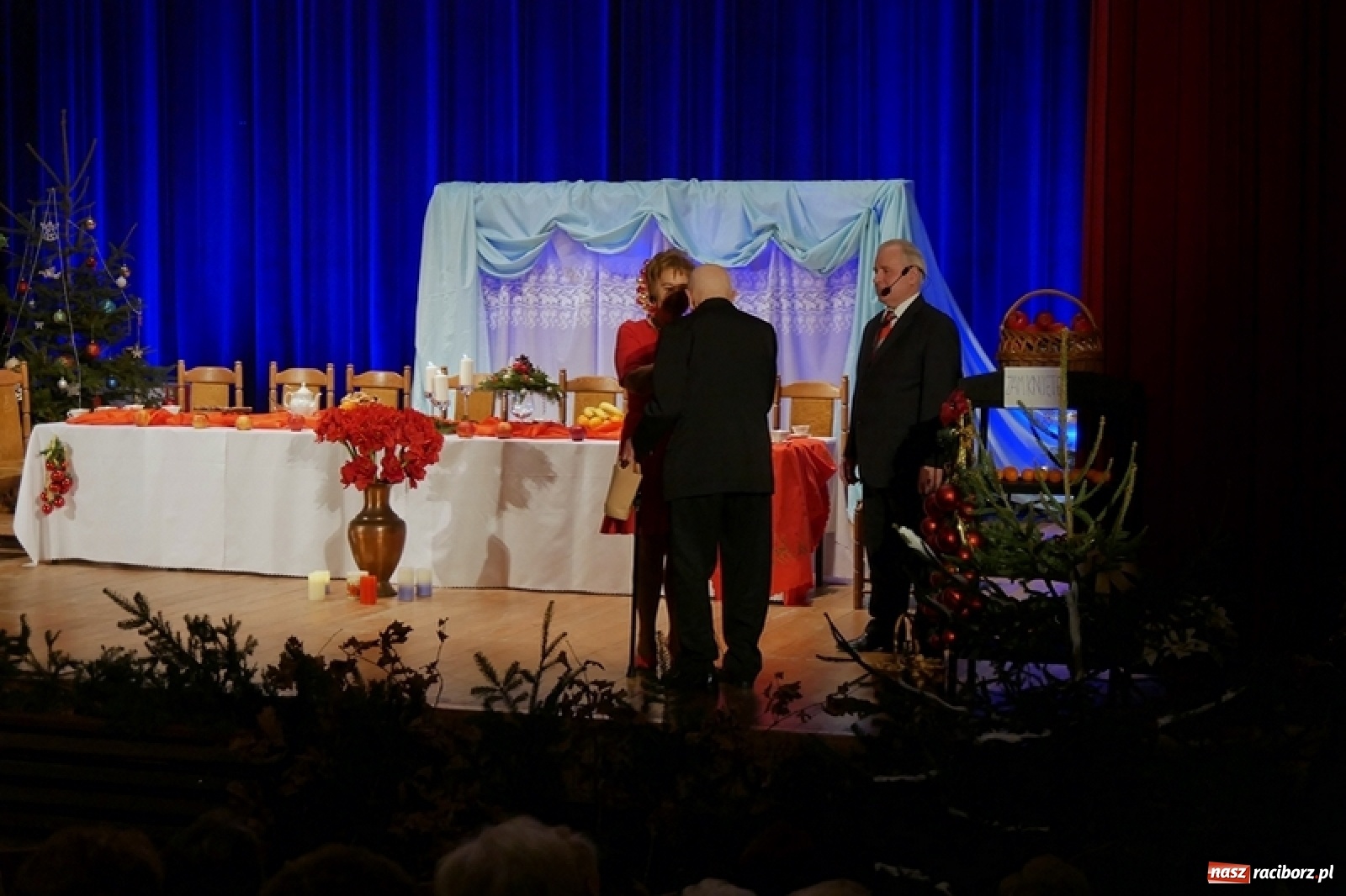 Zdjęcie w galerii na portalu naszraciborz.pl: W drodze na Wigilię. Teatr Senioralne Forte na święta wiadomości z regionu