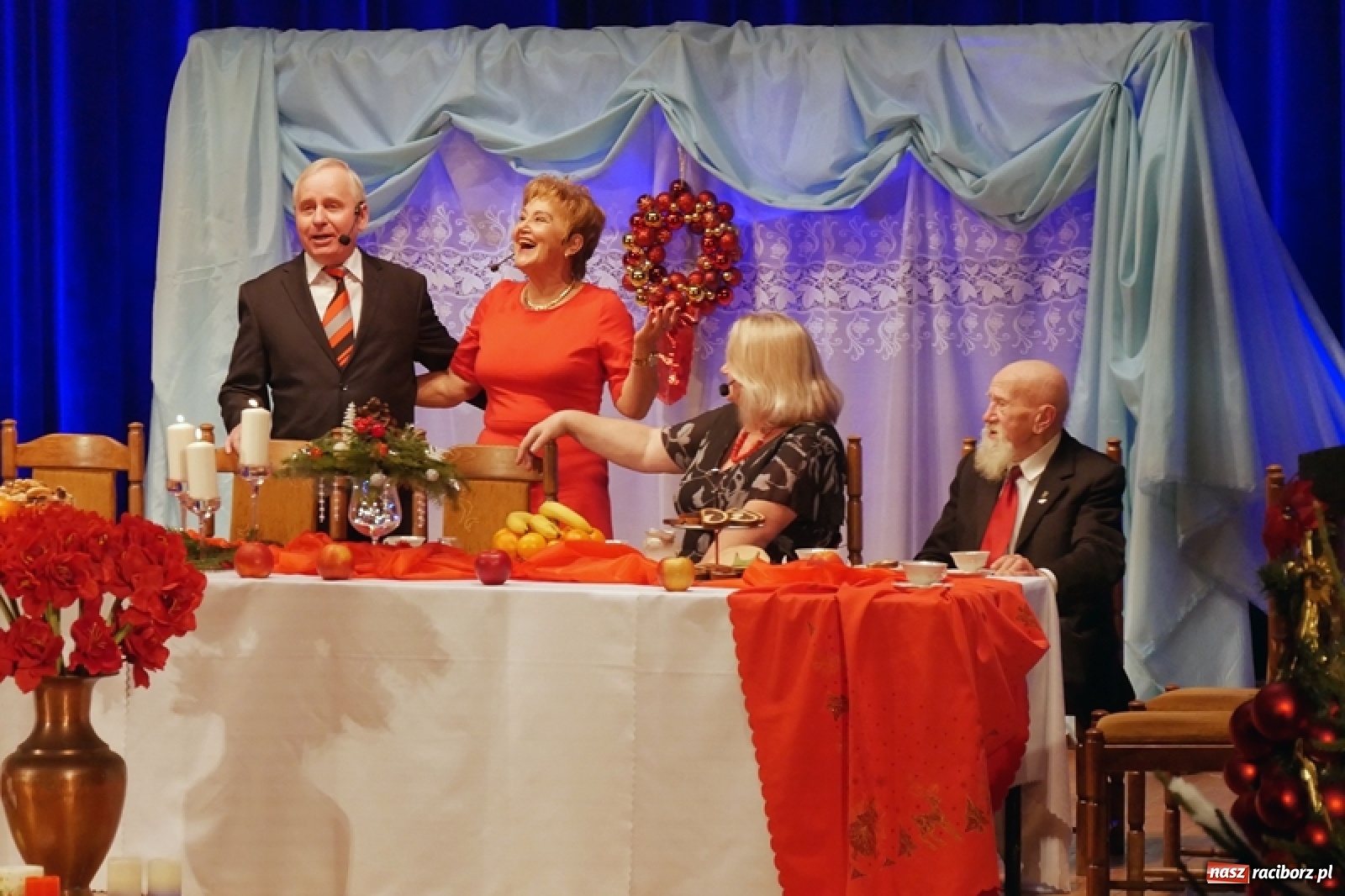 Zdjęcie w galerii na portalu naszraciborz.pl: W drodze na Wigilię. Teatr Senioralne Forte na święta wiadomości z regionu