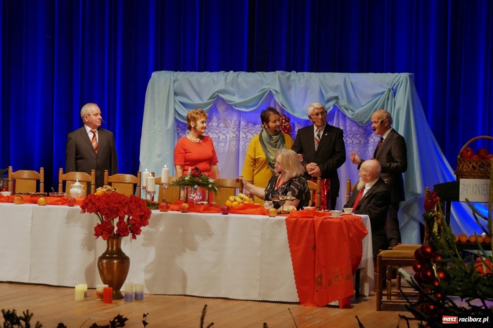 Zdjęcie w galerii na portalu naszraciborz.pl: W drodze na Wigilię. Teatr Senioralne Forte na święta wiadomości z regionu