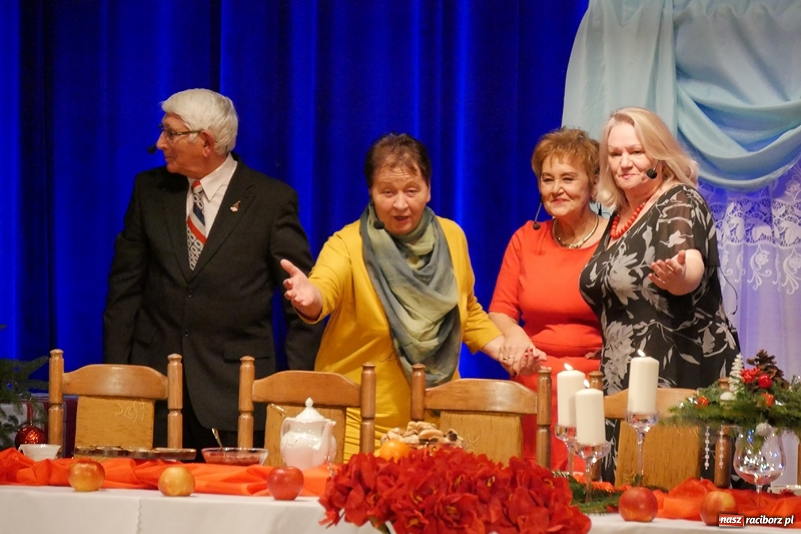 Zdjęcie w galerii na portalu naszraciborz.pl: W drodze na Wigilię. Teatr Senioralne Forte na święta wiadomości z regionu