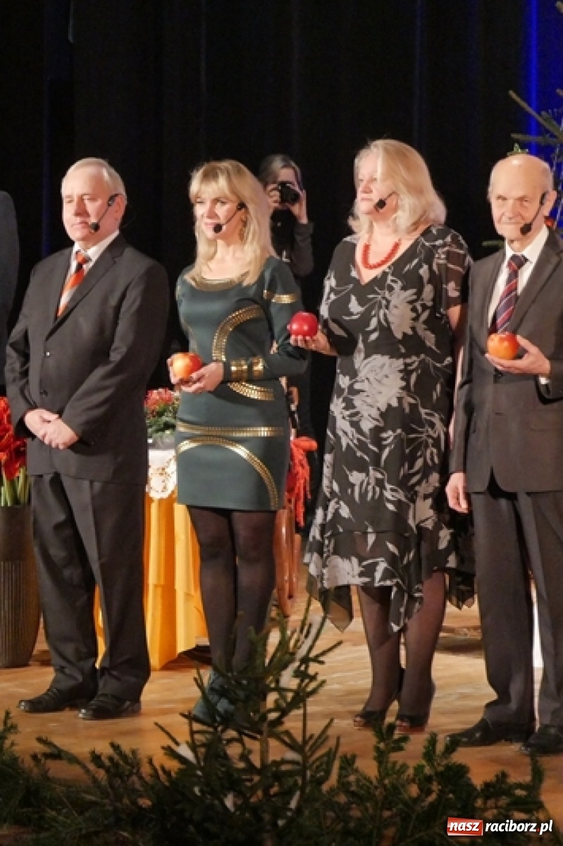 Zdjęcie w galerii na portalu naszraciborz.pl: W drodze na Wigilię. Teatr Senioralne Forte na święta wiadomości z regionu