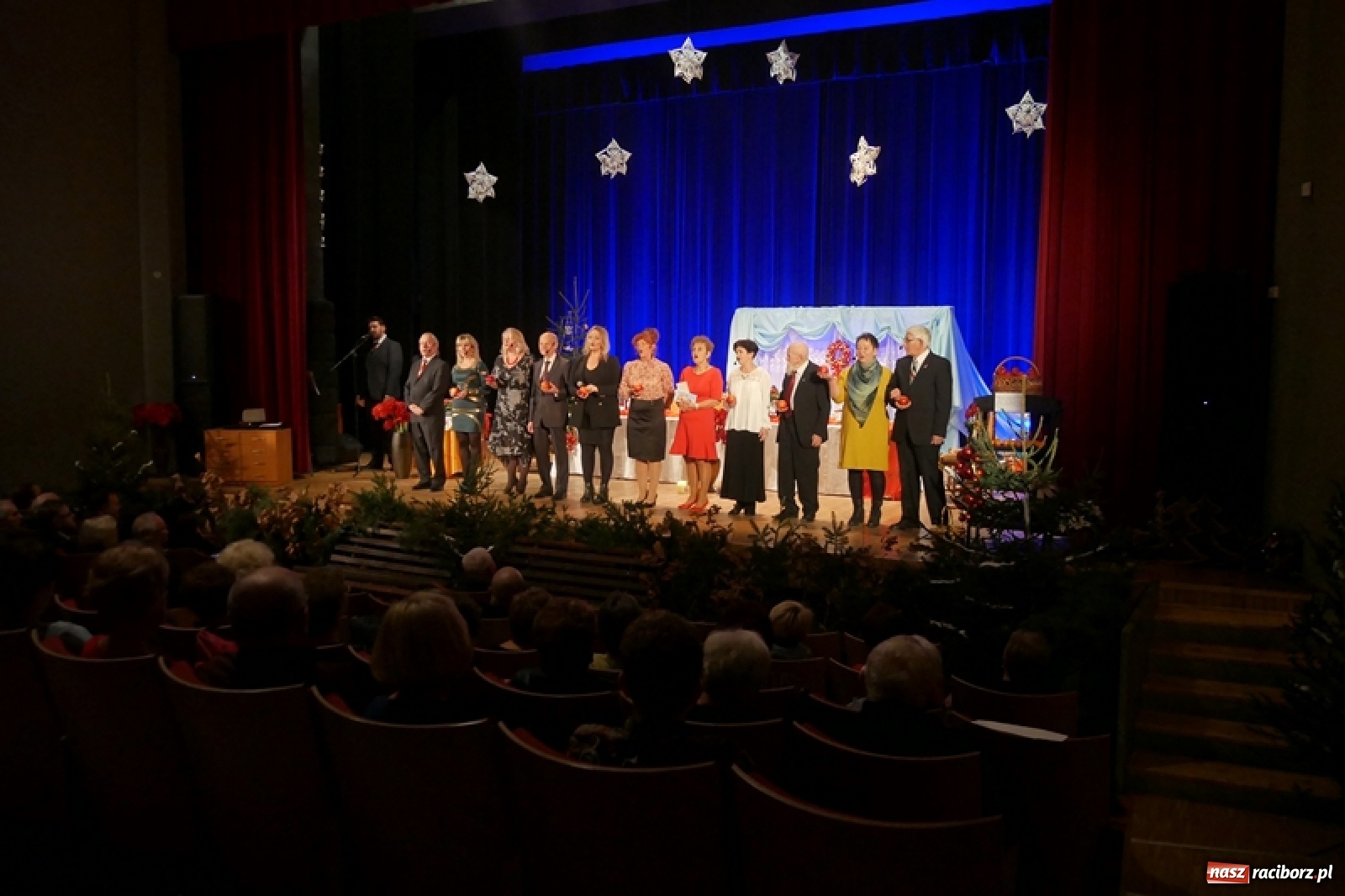 Zdjęcie w galerii na portalu naszraciborz.pl: W drodze na Wigilię. Teatr Senioralne Forte na święta wiadomości z regionu