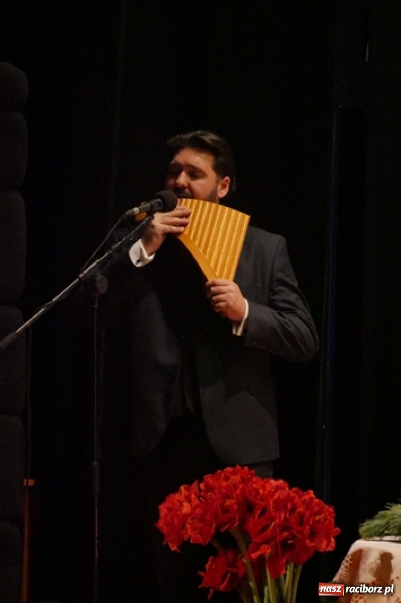 Zdjęcie w galerii na portalu naszraciborz.pl: W drodze na Wigilię. Teatr Senioralne Forte na święta wiadomości z regionu