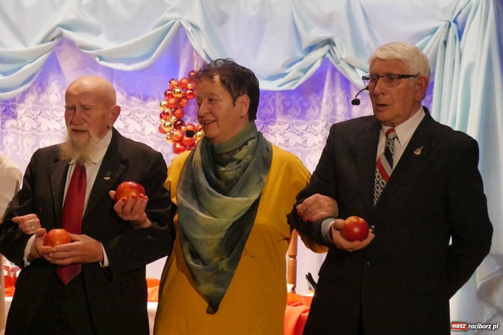 Zdjęcie w galerii na portalu naszraciborz.pl: W drodze na Wigilię. Teatr Senioralne Forte na święta wiadomości z regionu