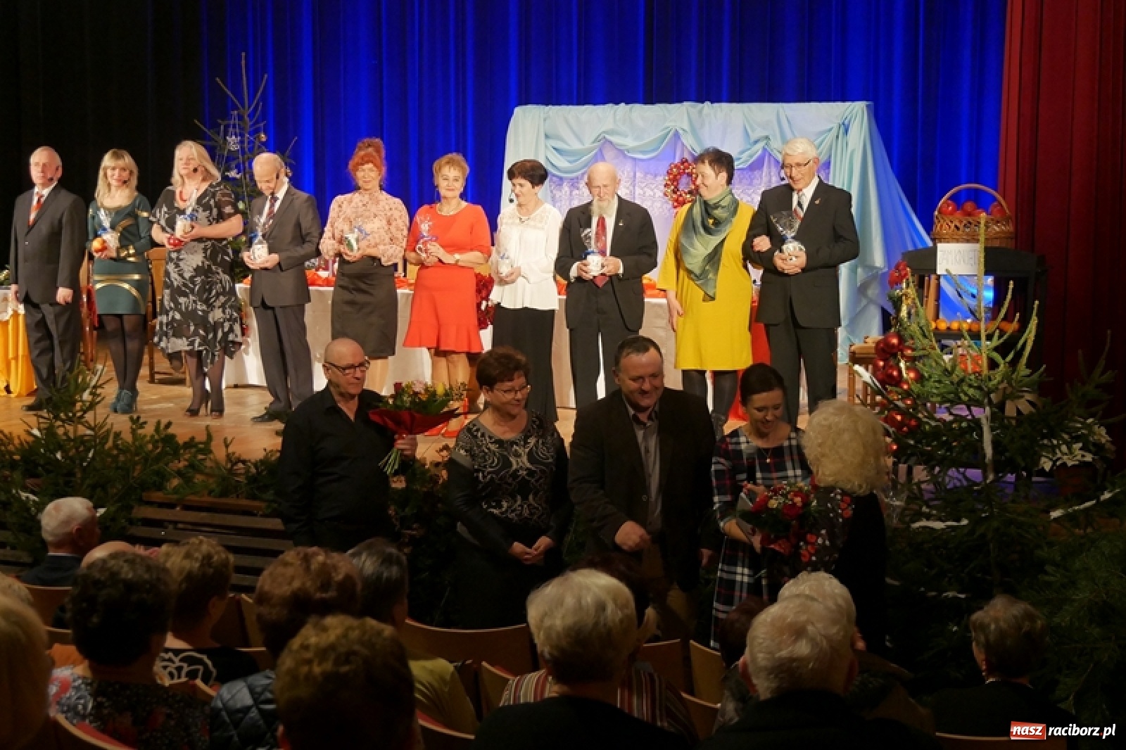 Zdjęcie w galerii na portalu naszraciborz.pl: W drodze na Wigilię. Teatr Senioralne Forte na święta wiadomości z regionu