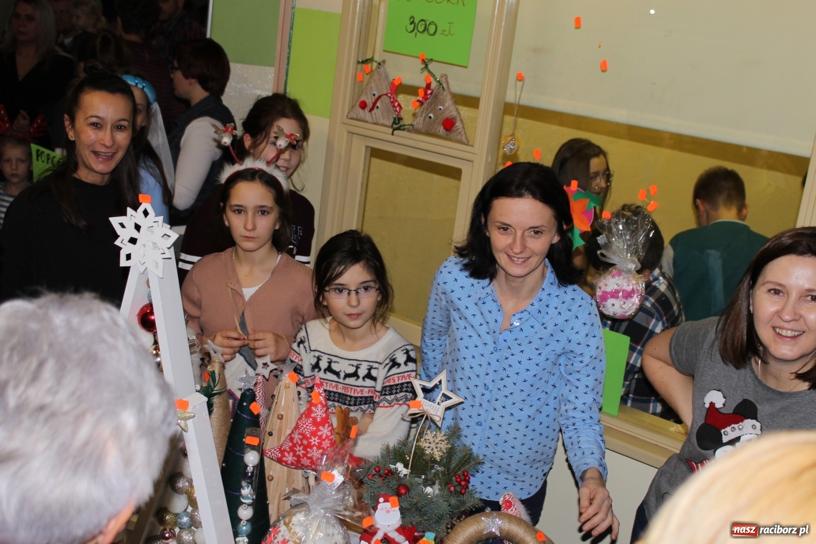 Zdjęcie w galerii na portalu naszraciborz.pl: Świąteczny kiermasz w ZSP na Płoni [FOTO] wiadomości z regionu