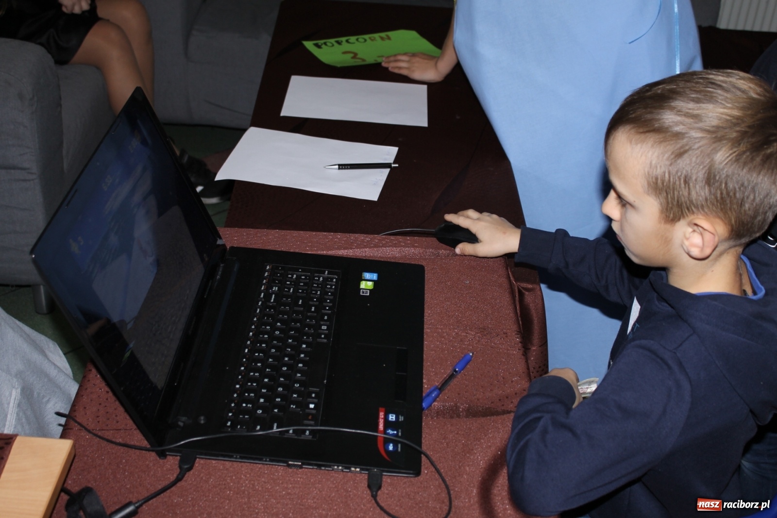 Zdjęcie w galerii na portalu naszraciborz.pl: Świąteczny kiermasz w ZSP na Płoni [FOTO] wiadomości z regionu