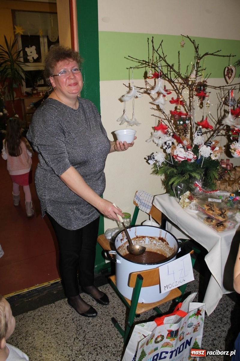 Zdjęcie w galerii na portalu naszraciborz.pl: Świąteczny kiermasz w ZSP na Płoni [FOTO] wiadomości z regionu