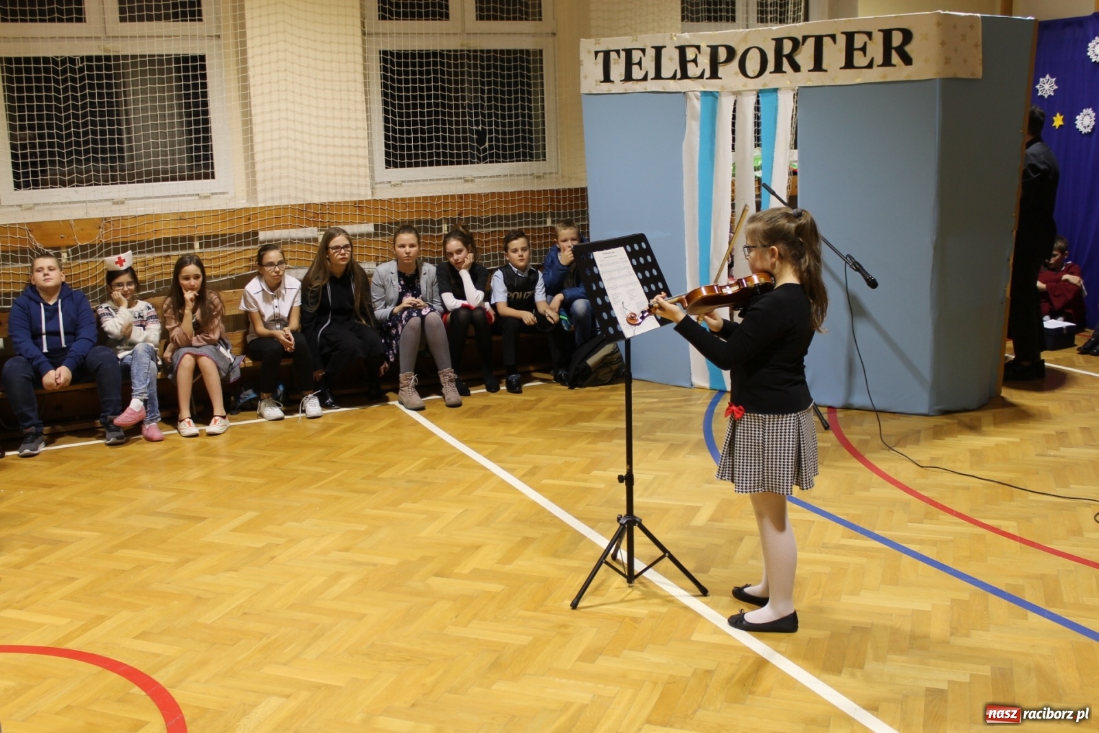 Zdjęcie w galerii na portalu naszraciborz.pl: Świąteczny kiermasz w ZSP na Płoni [FOTO] wiadomości z regionu