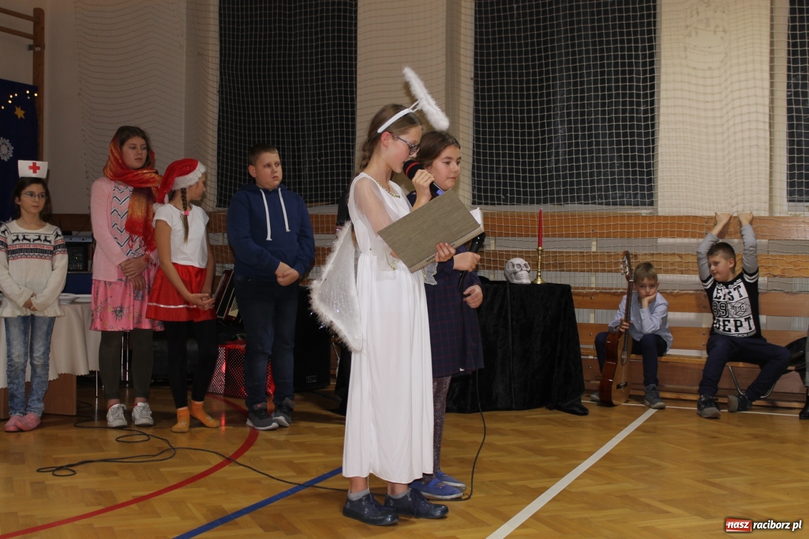 Zdjęcie w galerii na portalu naszraciborz.pl: Świąteczny kiermasz w ZSP na Płoni [FOTO] wiadomości z regionu