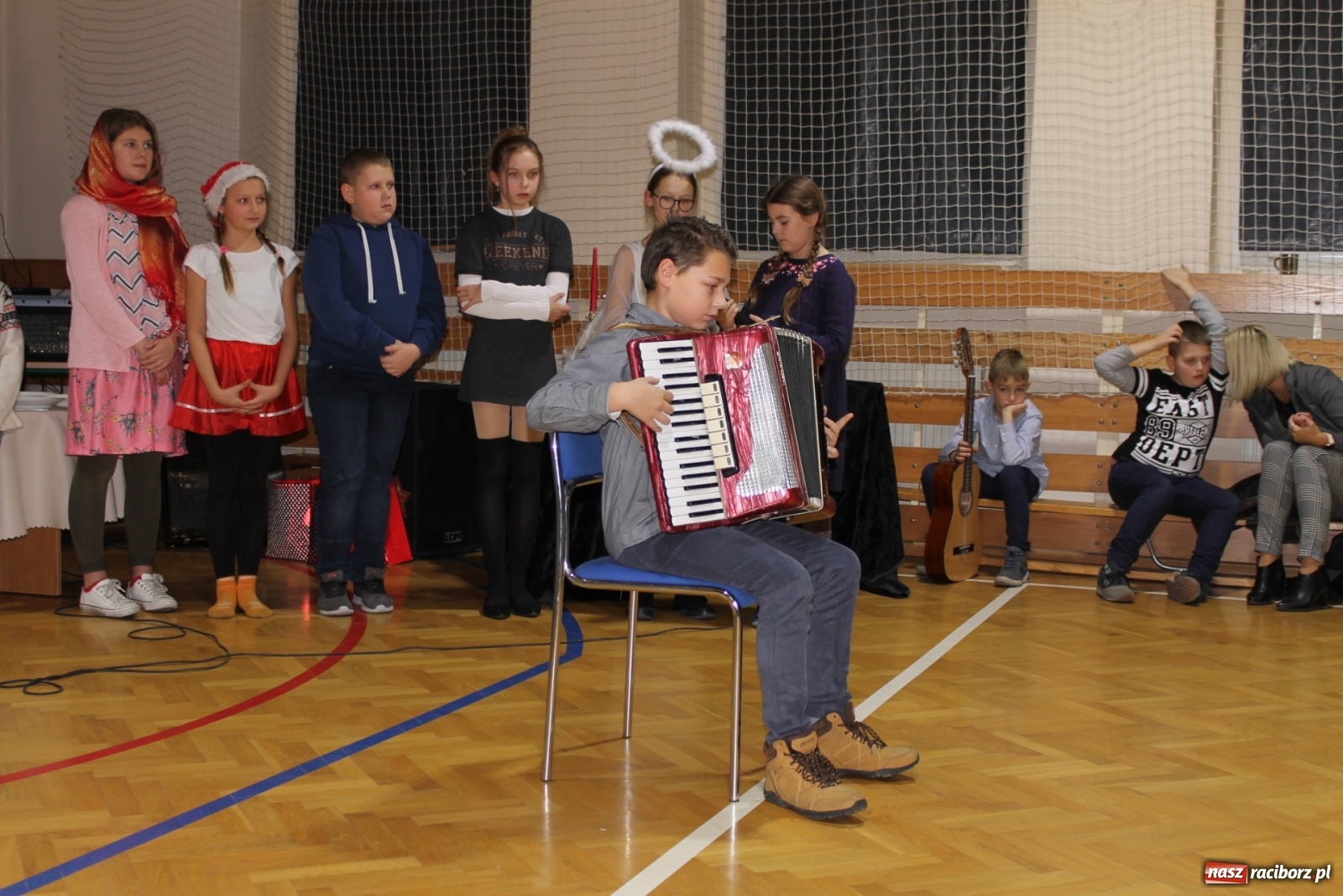 Zdjęcie w galerii na portalu naszraciborz.pl: Świąteczny kiermasz w ZSP na Płoni [FOTO] wiadomości z regionu